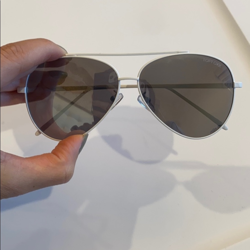 White Frame aviator sunglasses - Picture 2 of 5